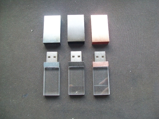 Yürüdüğünde LED ışığı ile içindeki kristal USB LED ışığı parlak