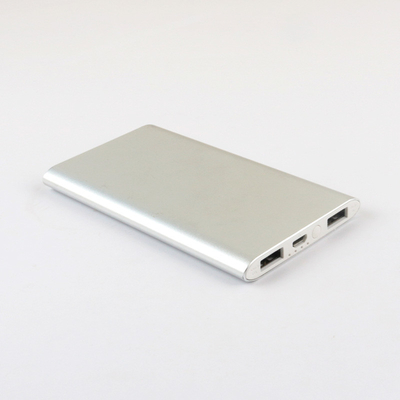 Gravür LOGO Metal Taşınabilir Güç Bankası 5000MAH Optimize Edilmiş Isı Dağılımı ile