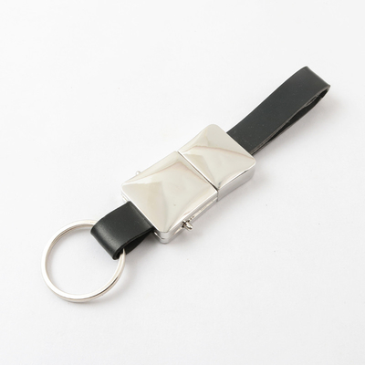 Tam bellek derecelendirilmiş bir deri USB çubuğu