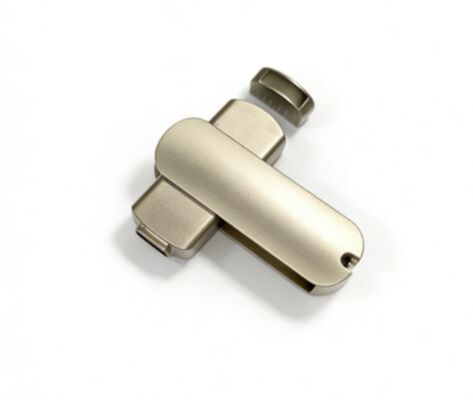 Gümüş Matt vücut USB A ve Type c ile birlikte hafıza hızlı ve özelleştirilebilir yapılmış logo