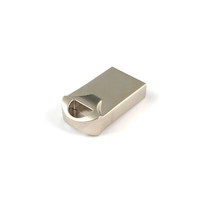Gümüş Parlak Metal USB Flash Sürücüsü ile Hızlı Veri Aktarım Hızları Güvenli Veri Depolamaya Uygun Dayanıklı Metal Muhafaza